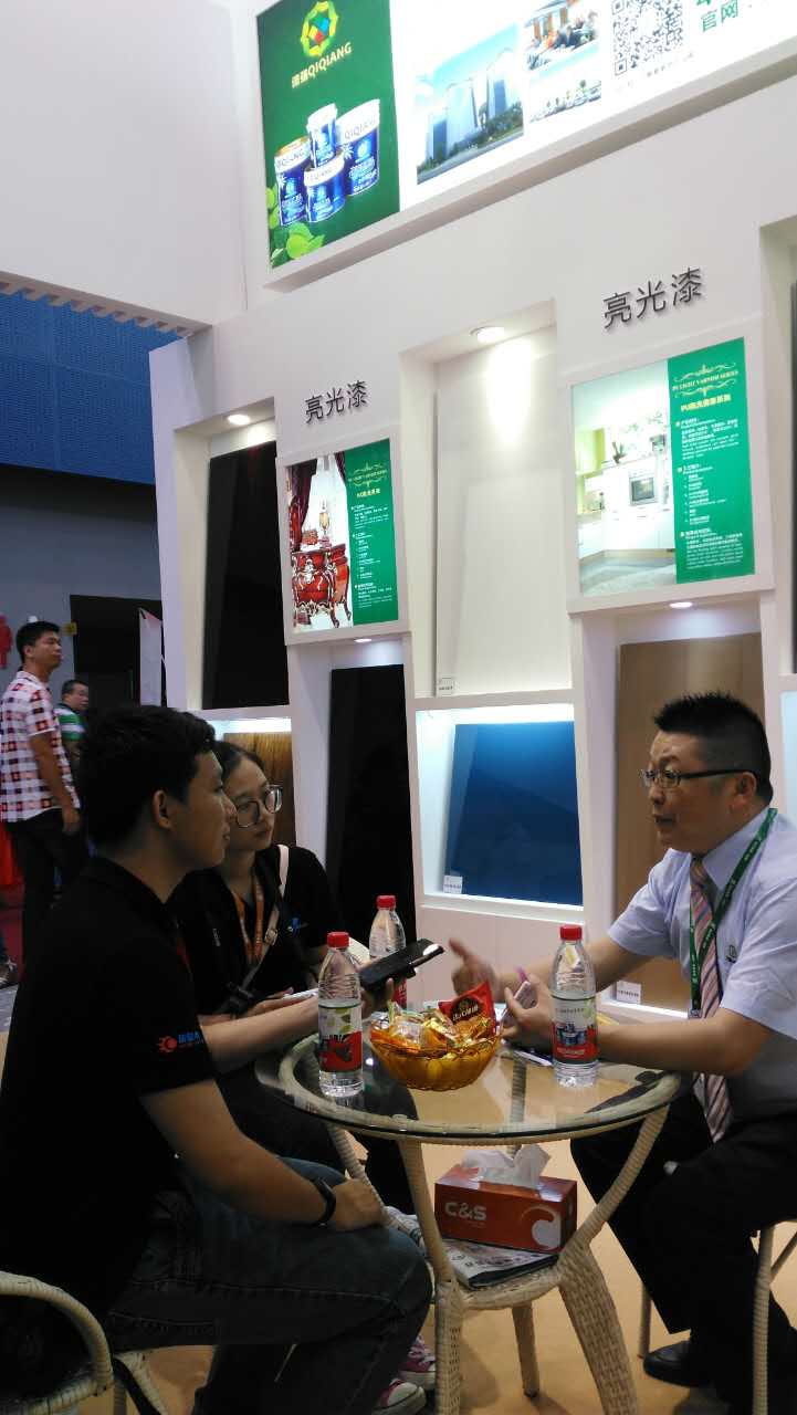 慧聰網資訊采訪漆強家具漆廠家張文 慧聰網資訊采訪漆強家具漆廠家張文