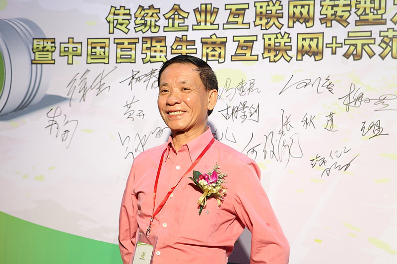 順德涂料商會會長胡景釗先生參照漆強(qiáng)招商活動 順德涂料商會會長胡景釗先生參照漆強(qiáng)招商活動