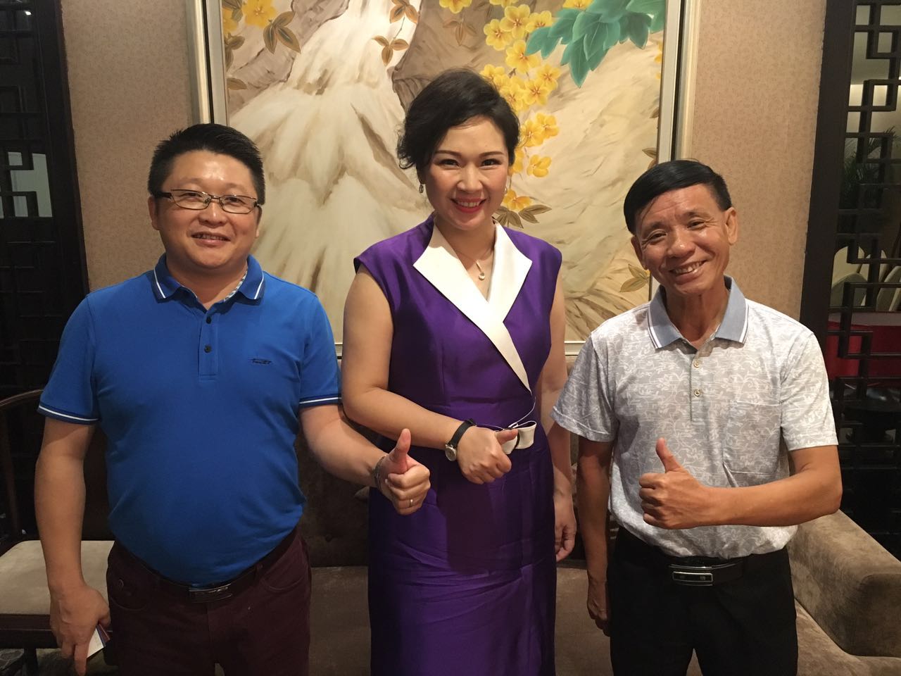 漆強化工總經理張文與蘭芳、胡景釗合影 漆強化工總經理張文與蘭芳、胡景釗合影