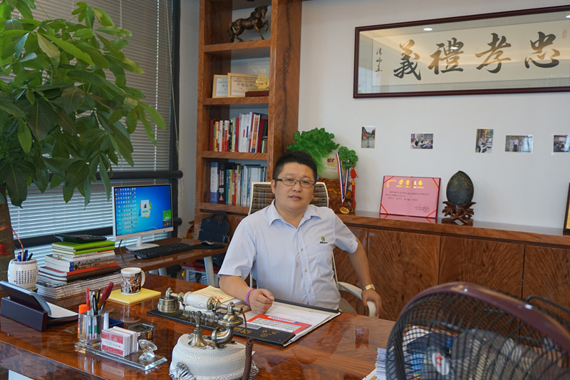 漆強化工家具漆廠家總經理張文先生 漆強化工家具漆廠家總經理張文先生