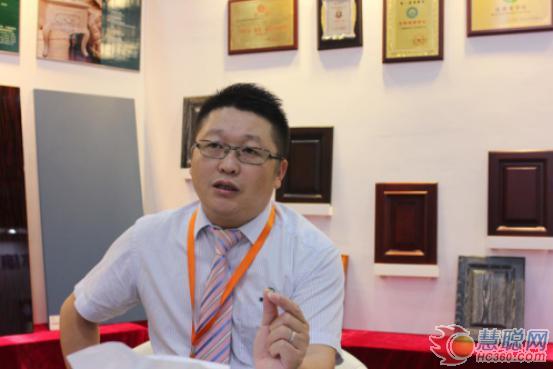 漆強化工在13屆中博會接受慧聰采訪 漆強化工在13屆中博會接受慧聰采訪