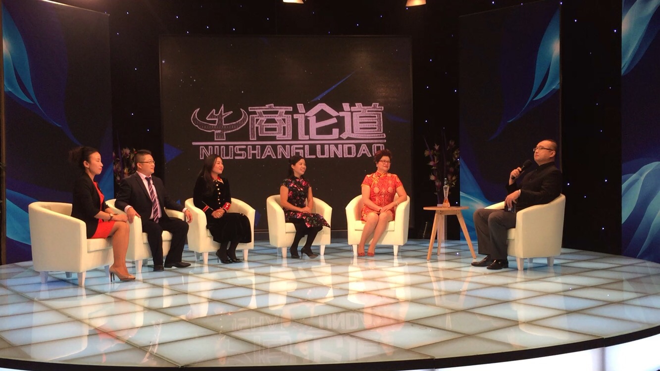 漆強化工總經(jīng)理張文與各位專家 節(jié)目錄制現(xiàn)場 漆強化工總經(jīng)理張文與各位專家 節(jié)目錄制現(xiàn)場